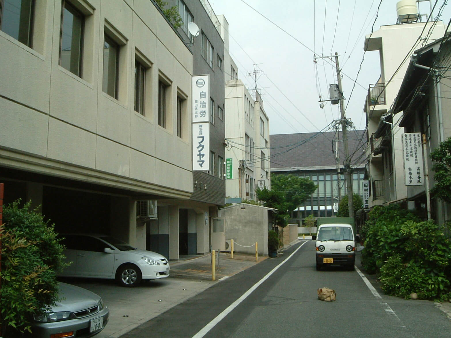 突き当りの建物が岡山県立図書館。2004年9月開館だがすでに建物はできていた。